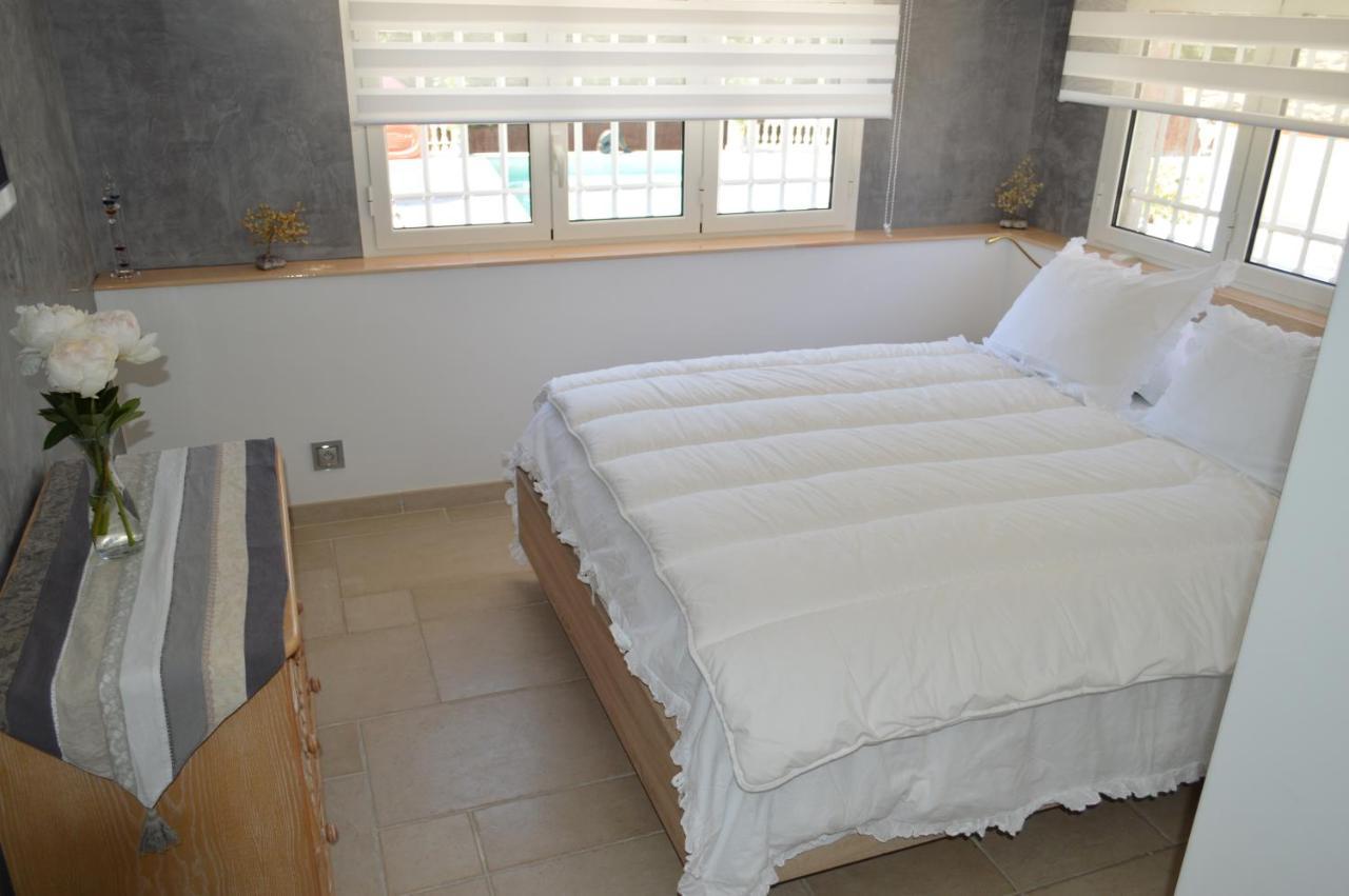 Villa Jalna Chambre, Suites Et Appartement Roquefort-les-Pins Exterior foto